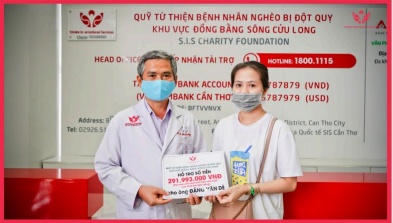 Trao hỗ trợ bệnh nhân 3